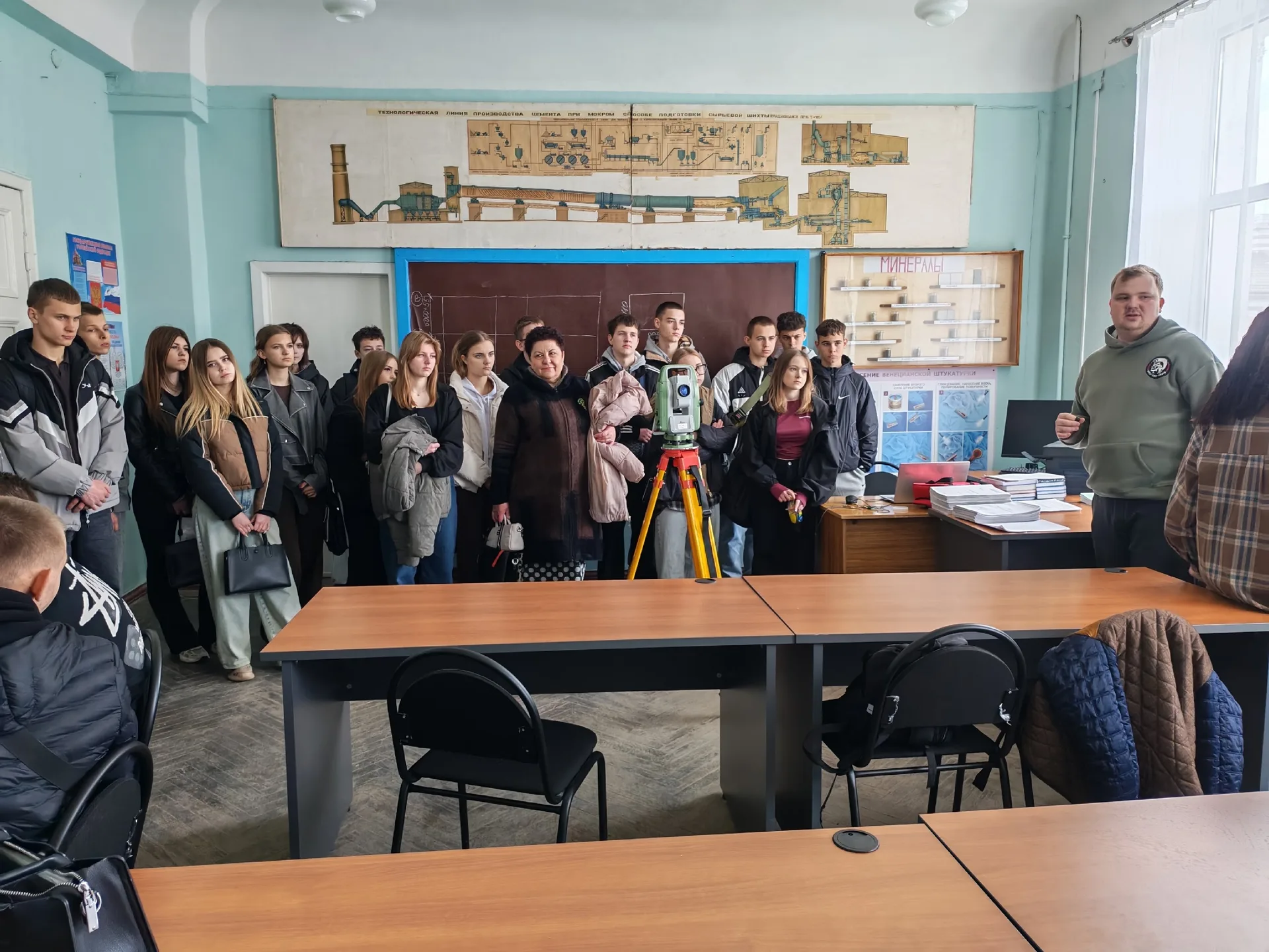 Космос, химия и гаечный ключ: как школьники Амвросиевки пробовали себя в деле